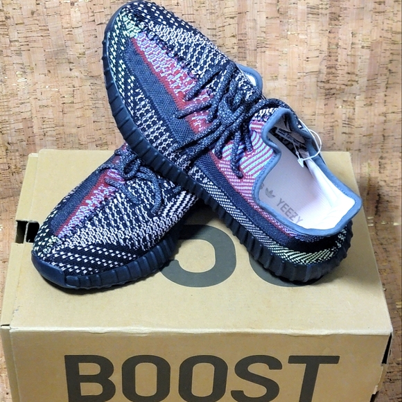 Yeezy Boost 350 V2 Yecheil Men's Size          8.5 New with Tags and Box - Picture 10 of 13